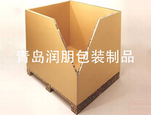 下面我们就来了解一下济南青岛蜂窝板纸箱的优点和功能。